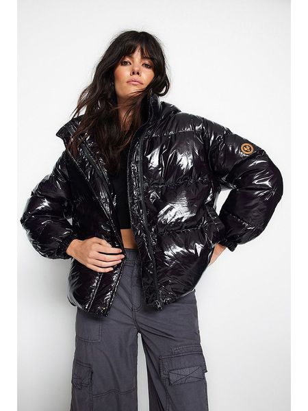 Trendyol Kurtka pikowana w kolorze czarnym rozmiar: M. Czarne kurtki damskie Trendyol, m, bez wzorów, bez kaptura. Za 249.17 zł.