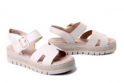 RIEKER V4952-60 beige, sandały damskie. Brązowe sandały damskie Rieker, bez wzorów, bez obcasa, bez zapięcia. Za 319.90 zł.