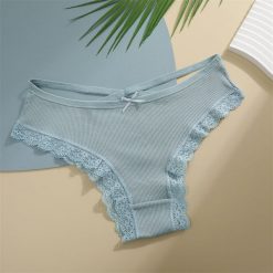 Figi z paseczkami i koronką na co dzień i okazje Vladena. Brązowe figi Intica, bez wzorów, z koronki. Za 49.00 zł.