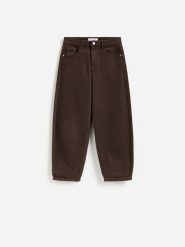 Jeansy barrel leg - brązowy. Brązowe jeansy damskie Reserved. Za 129.99 zł.