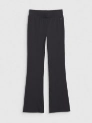 4F Legginsy z rozszerzanymi nogawkami damskie - czarne L. Czarne legginsy damskie 4F, l, bez wzorów, z bawełny. W wyprzedaży za 79.99 zł.