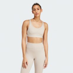 Biustonosz All Me Essentials Medium-Support. Czarne biustonosze sportowe damskie Adidas, bez wzorów, z materiału. Za 170.20 zł.