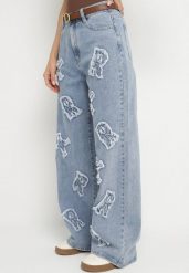Niebieskie Szerokie Jeansy z Bawełny z Kieszeniami i Haftowanymi Naszywkami Tolivana. Niebieskie jeansy damskie Born2be. Za 149.99 zł.
