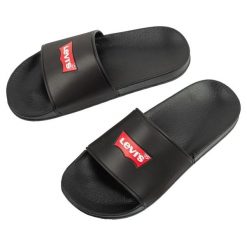 Klapki sportowe damskie laczki Levi's. Białe klapki damskie Levi's, bez wzorów, z materiału, bez obcasa, bez zapięcia. Za 76.99 zł.