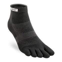 Skarpetki Injinji Lightweight Mini-Crew. Czarne skarpetki damskie Injinji, bez wzorów, ze skóry. Za 132.00 zł.