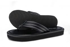 Klapki plażowe damskie Flip Flop Fauna Flip. Czarne klapki damskie Flip Flop, bez wzorów, z materiału, bez obcasa, bez zapięcia. Za 78.49 zł.