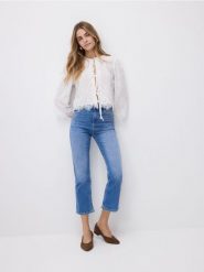 Jeansy flare cropped - niebieski. Niebieskie jeansy damskie Reserved. Za 99.99 zł.