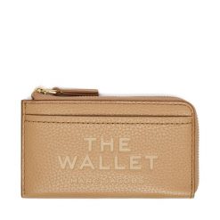 Portfel Marc Jacobs. Brązowe portfele damskie Marc Jacobs, bez wzorów. Za 539.99 zł.