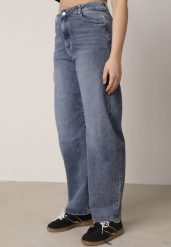 Granatowe Bawełniane Jeansy o Kroju Barrel Leg z Wysokim Stanem Tinalea. Niebieskie jeansy damskie Born2be, z podwyższonym stanem. Za 129.99 zł.