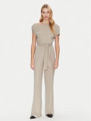 Guess Kombinezon W5GD89 KCTB0 Beżowy Regular Fit. Brązowe sukienki damskie Guess, z aplikacjami, z wiskozy, bez ramiączek. Za 559.99 zł.