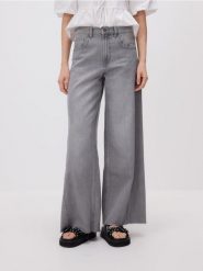 Jeansy wide leg z przeszyciami - jasnoszary. Szare jeansy damskie Reserved. W wyprzedaży za 59.99 zł.