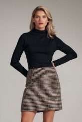 Casualowa Bluzka z Golfem - Czarna. Czarne bluzki damskie Figl, xl, bez wzorów, z elastanu, bez ramiączek. Za 179.00 zł.