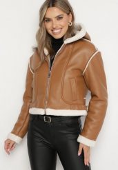 Brązowa Krótka Kurtka Biker z Kapturem i Futrzanymi Wstawkami Daithia. Brązowe kurtki damskie Born2be, na zimę, l, bez wzorów, z futra, z kapturem. Za 169.99 zł.