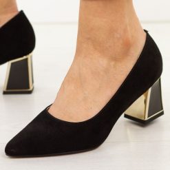 Czarne skórzane czółenka damskie Vinceza 66921. Czarne czółenka damskie VINCEZA, bez wzorów, ze skóry, bez obcasa, na słupku. W wyprzedaży za 219.12 zł.