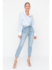 Trendyol Dżinsy - Mom fit - w kolorze błękitnym rozmiar: 42. Niebieskie jeansy damskie Trendyol, z podwyższonym stanem. Za 57.06 zł.