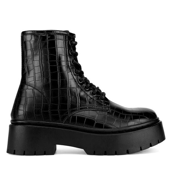 Trapery DeeZee. Czarne trapery damskie DeeZee, bez zapięcia. Za 129.99 zł.