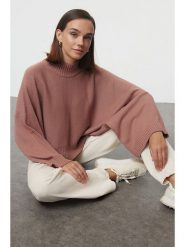 Trendyol Sweter w kolorze jasnoróżowym rozmiar: L. Różowe swetry klasyczne damskie Trendyol, l, ze splotem, bez kołnierzyka. Za 110.04 zł.