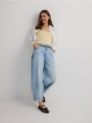 Jeansy balloon fit - niebieski. Niebieskie jeansy damskie Reserved. W wyprzedaży za 99.99 zł.