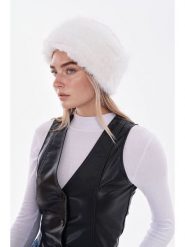 Lucky Bees Czapka w kolorze białym rozmiar: onesize. Białe czapki damskie Lucky Bees, bez wzorów, z futra. Za 130.81 zł.