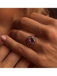 Les Petites Précieuses Pozłacany pierścionek z cyrkoniami i ametystem rozmiar: 54. Różowe pierścionki damskie Les Petites Précieuses, z ametystem, pozłacane. Za 245.38 zł.