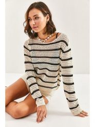 Bianco Lucci Sweter w kolorze biało-czarnym rozmiar: onesize. Białe swetry klasyczne damskie Bianco Lucci, ze splotem, bez kołnierzyka. Za 56.99 zł.