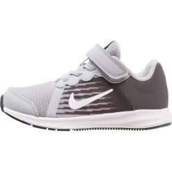 Nike Performance DOWNSHIFTER 8 PS BK Obuwie do biegania treningowe wolf grey/white/thunder grey. Szare buty sportowe dziewczęce Nike Performance, z materiału. Za 169.00 zł.