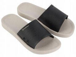 Klapki dla kobiet Ipanema ANAT CLASSIC. Brązowe klapki damskie Ipanema, bez wzorów, z gumy, bez obcasa, bez zapięcia. Za 64.99 zł.