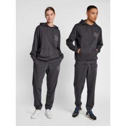 Bluza z kapturem Hummel Legacy Loyalty. Niebieskie bluzy damskie Hummel, na jesień, s, bez wzorów, z bawełny, z kapturem. Za 259.00 zł.