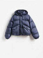 Krótka kurtka z puchem - granatowy. Niebieskie kurtki damskie Reserved, l, bez wzorów, z puchu, bez kaptura. Za 279.99 zł.