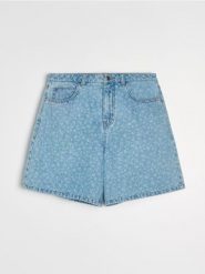 Szorty jeansowe bermudy - niebieski. Niebieskie spodenki sportowe damskie Sinsay, l, bez wzorów, z jeansu. W wyprzedaży za 45.99 zł.