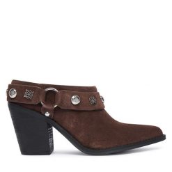 Klapki Guess. Brązowe klapki damskie Guess, z aplikacjami, bez obcasa, bez zapięcia. Za 674.99 zł.