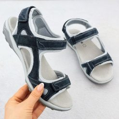 Skórzane sportowe sandały na rzepy granatowe Cambell AL94327. Sandały damskie Cambell, bez wzorów, ze skóry, bez obcasa, bez zapięcia. Za 125.99 zł.