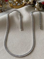 Luseera Pozłacany naszyjnik z cyrkoniami - dł. 45 cm rozmiar: onesize. Szare naszyjniki damskie Luseera, z cyrkonią, pozłacane. Za 43.99 zł.