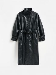 Płaszcz z imitacji skóry - czarny. Czarne płaszcze damskie Reserved, l, bez wzorów, ze skóry, bez kaptura. Za 359.99 zł.