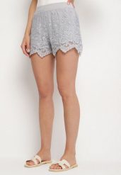 Jasnoniebieskie Szorty z Bawełną i Koronką Lunazetia. Niebieskie szorty damskie Born2be, z aplikacjami, z bawełny. Za 39.99 zł.