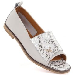 Skórzane półbuty damskie open toe beżowe Potocki JE19397. Brązowe półbuty damskie POTOCKI, bez wzorów, ze skóry, z otwartym noskiem, bez obcasa, bez zapięcia. Za 199.99 zł.