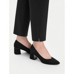 Czółenka Lasocki. Czarne czółenka damskie Lasocki, bez wzorów, bez obcasa. Za 249.99 zł.