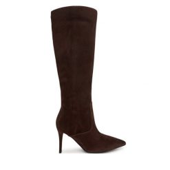 Kozaki Guess. Brązowe kozaki damskie Guess, bez obcasa, na szpilce, bez zapięcia. Za 954.99 zł.