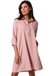 Swobodna sukienka z kołnierzykiem guzikami i kieszeniami róż. Czerwone sukienki damskie Bewear, bez wzorów, z materiału, biznesowe, bez ramiączek. Za 339.00 zł.