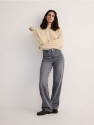 Jeansy straight z kieszeniami - szary. Szare jeansy damskie Reserved. W wyprzedaży za 79.99 zł.