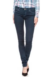 WRANGLER COURTNEY SKINNY W23SYA50B. Rurki damskie Wrangler, bez wzorów, z jeansu. W wyprzedaży za 99.99 zł.