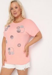 Jasnoróżowy T-shirt z Bawełny Wykończony Cyrkoniami Krissianne. Czerwone t-shirty damskie Born2be, l, z aplikacjami, z bawełny, bez kołnierzyka. Za 39.99 zł.