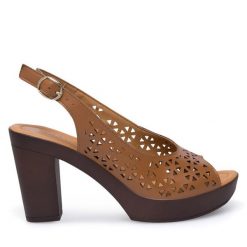 Sandały Lasocki. Brązowe sandały damskie Lasocki, bez wzorów, bez obcasa, na słupku, bez zapięcia. Za 125.99 zł.