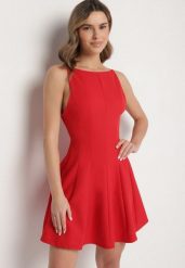 Czerwona Rozkloszowana Sukienka Ozdobiona Przeszyciami Kinetela. Czerwone sukienki damskie Born2be, bez wzorów, eleganckie, bez ramiączek. Za 139.99 zł.