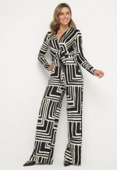 Czarny Kopertowy Kombinezon z Geometrycznym Wzorem i Paskiem Tallive. Czarne sukienki damskie Born2be, bez wzorów, eleganckie, bez ramiączek. W wyprzedaży za 127.99 zł.
