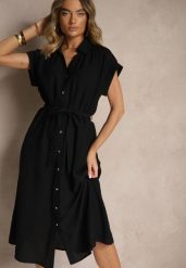 Czarna Koszulowa Sukienka z Wiskozy Ozdobiona Paskiem Rinalitia. Czarne sukienki damskie Renee, bez wzorów, z wiskozy, boho, bez ramiączek. W wyprzedaży za 91.99 zł.