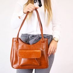 Torebka skórzana damska DAN-A T160 camel. Brązowe torebki klasyczne damskie DAN-A, ze skóry, bez dodatków. Za 349.99 zł.