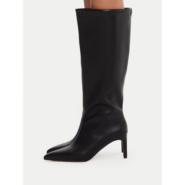 Kozaki Nine West. Czarne kozaki damskie Nine West, bez obcasa, na szpilce, bez zapięcia. Za 329.99 zł.