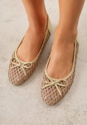 Ciemnobeżowe Balerinki z Siateczkową Cholewką z Plecionką Zdobione Kokardką Harelaya. Brązowe balerinki damskie Renee, z aplikacjami, z jeansu. Za 69.99 zł.