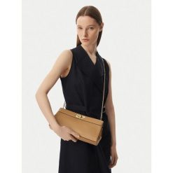 Torebka Tommy Hilfiger. Brązowe torebki wieczorowe damskie Tommy Hilfiger, bez wzorów, bez dodatków. Za 529.99 zł.